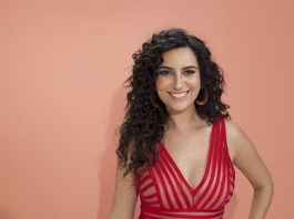 Aline Calixto participa da roda Samba de Noel