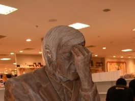 A estátua de chocolate de Chico Xavier