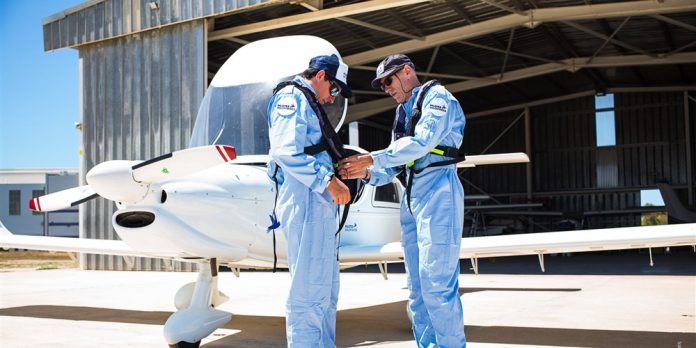 Pilotos compram avião para salvar refugiados