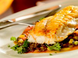 A receita da semana é um robalo com lentilhas