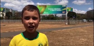 Ivo Gonzales, 9 anos, pegou "carona" no carro presidencial no desfile de 7 de Setembro, em Brasília. Foto - Divulgação