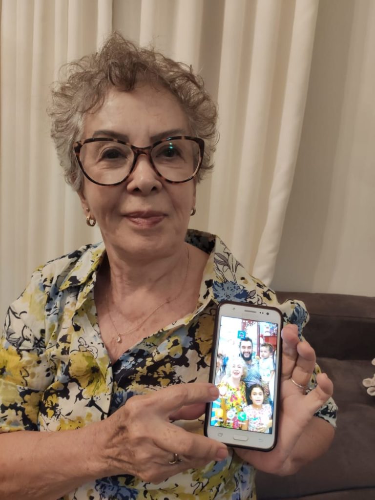 A aposentada Marilene Martins é uma das usuárias do RosaApp: "Vi no aplicativo um apoio importante". Foto - Divulgação