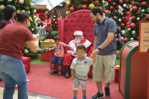 Sem muita confusão, crianças autistas curtiram o Papai Noel