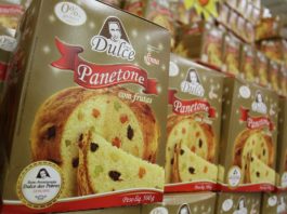Venda de panetones ajuda a financiar obras sociais da ex-freira irmão Dulce, hoje Santa Dulce dos Pobres.
