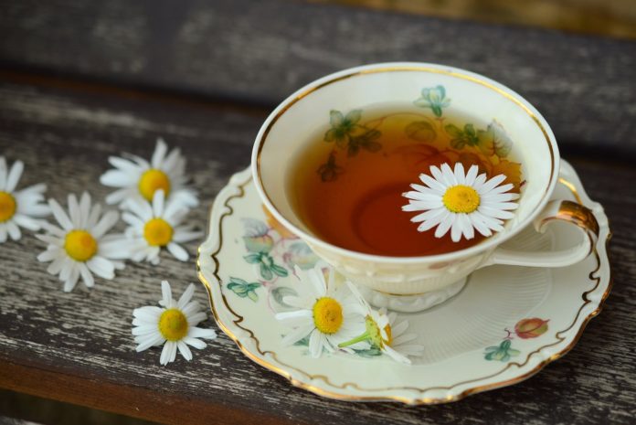 Cafeína, que pode ser encontrada em chás, café e vinho, ajudam a melhorar o humor. Foto - Pixabay