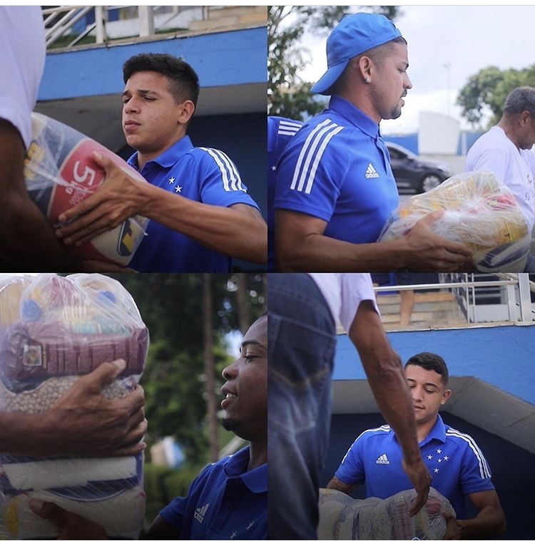 Jogadores do Cruzeiro fizeram doações de cestas básicas e camisas para ajudar atingidos pelas chuvas. Foto - Servas