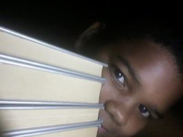 Adriel, garoto de 12 anos apaixonado por livros, reage a injúria racial e ganha milhares de seguidores no Instagram. Foto - Instagram