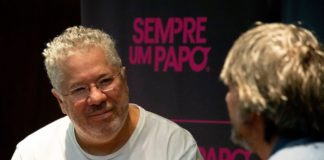 O jornalista Afonso Borges, idealizador do projeto Sempre Um Papo. foto - Reprodução Facebook