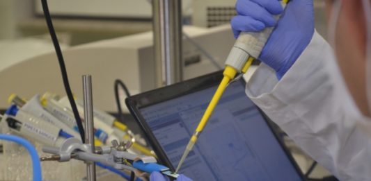 Universidade Federal de Uberlândia desenvolve teste rápido para a Covid-19, que usa saliva e dá resultado em dois minutos. Fotos - Alexandre Santos-UFU