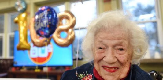 A americana Sylvia Goldscholl, de Nova Jersey, 108 anos, talvez seja a mulher mais velha do mundo a se recuperar da Covid-19. Foto - Divulgação