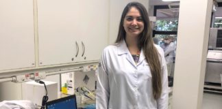 Isabela Lemos, que faz doutorado na Universidade Federal de Uberlândia, recebe bolsa para pesquisar novo coronavírus. Foto - UFU-Divulgação