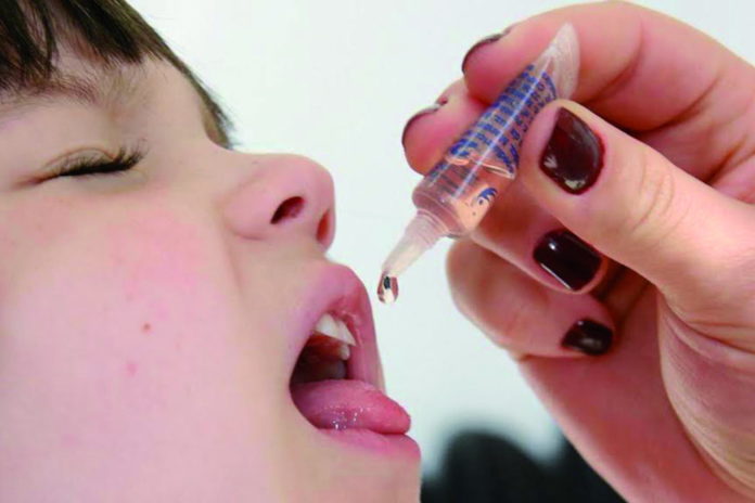 Vacina contra a poliomielite, que é aplicada via oral, está sendo estudada no combate à covid-19. Foto - Redes Sociais