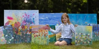 Daisy Watt, dez anos, usa seu talento com a pintura para arrecadar dinheiro para instituições de saúde. Fotos - facebook Daisy Watt