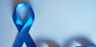 Fita azul é simbolo da campanha mundial de prevenção ao câncer de próstata. Imagem - redes sociais