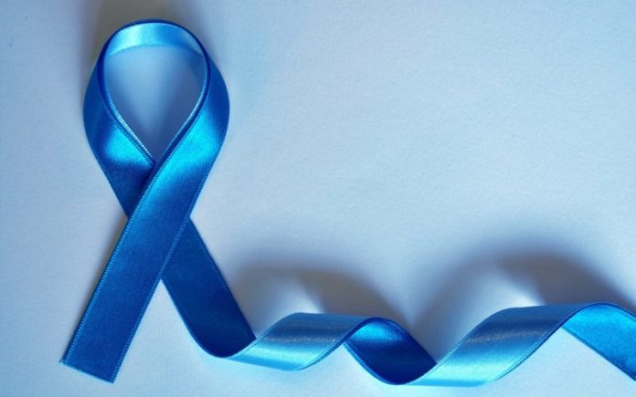 Fita azul é simbolo da campanha mundial de prevenção ao câncer de próstata. Imagem - redes sociais
