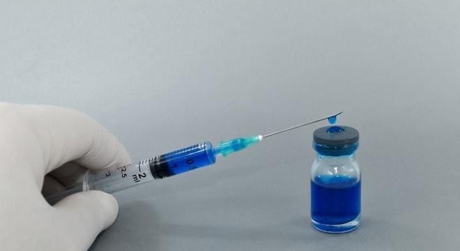 Vacina da alemã Biontech e da americana Pfizer está sendo testada no Brasil