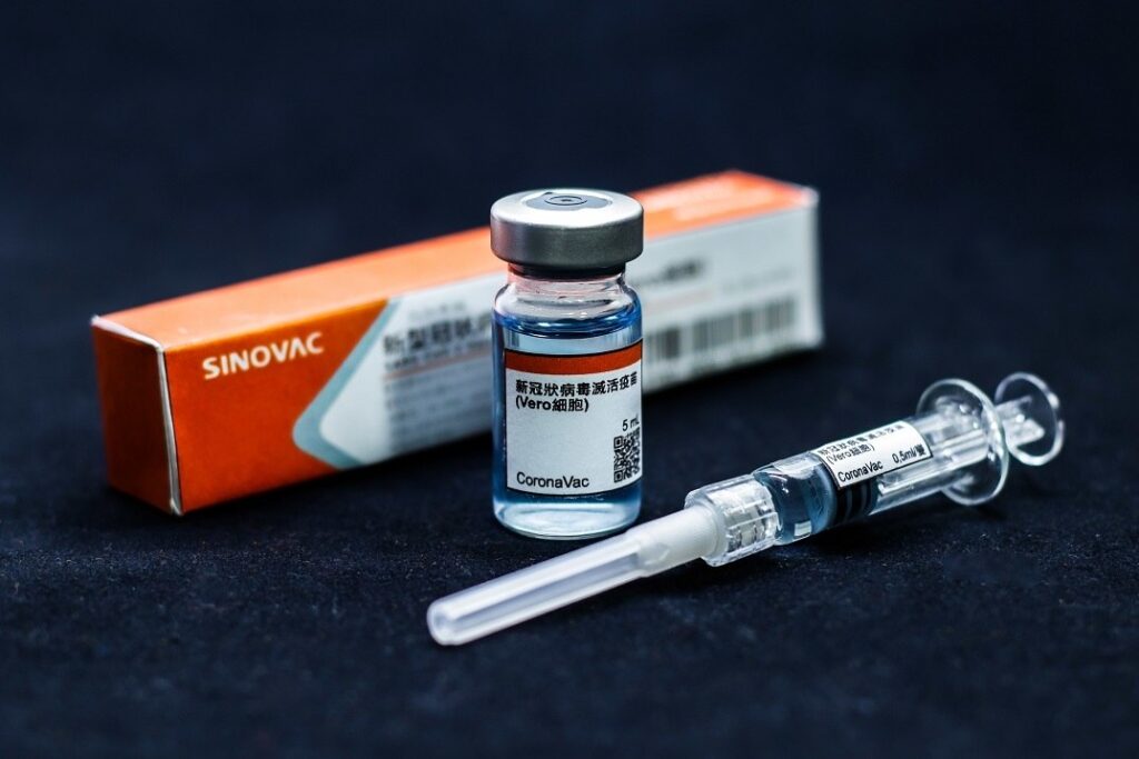 Governo federal compra 46 milhões de doses da vacina chimesa Coronavac contra a Covid-19