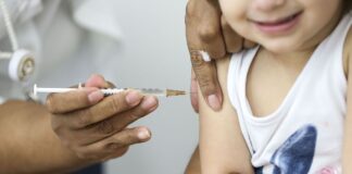 Campanha de multivacinação oferece 18 vacinas de graça nos postos de saúde