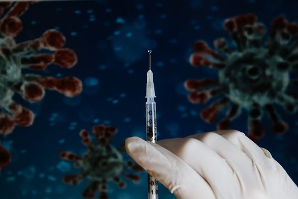 Fiocruz e Butantan vão produzir vacina contra covid no Brasil