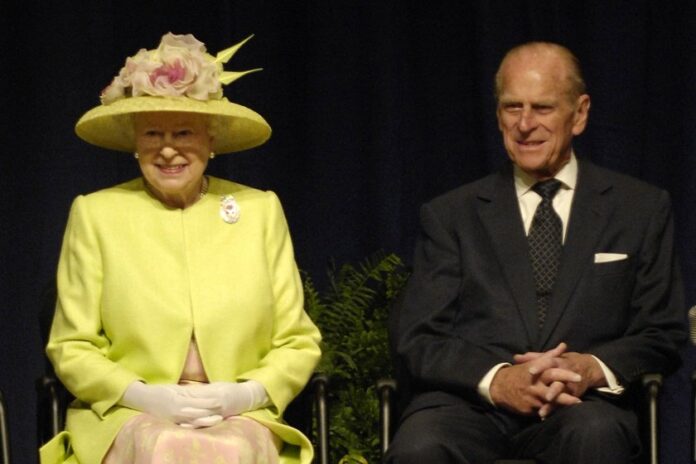 Rainha Elizabeth II, 94 anos, e príncipe Philip, que vai completar 100 anos, serão vacinados contra Covid-19