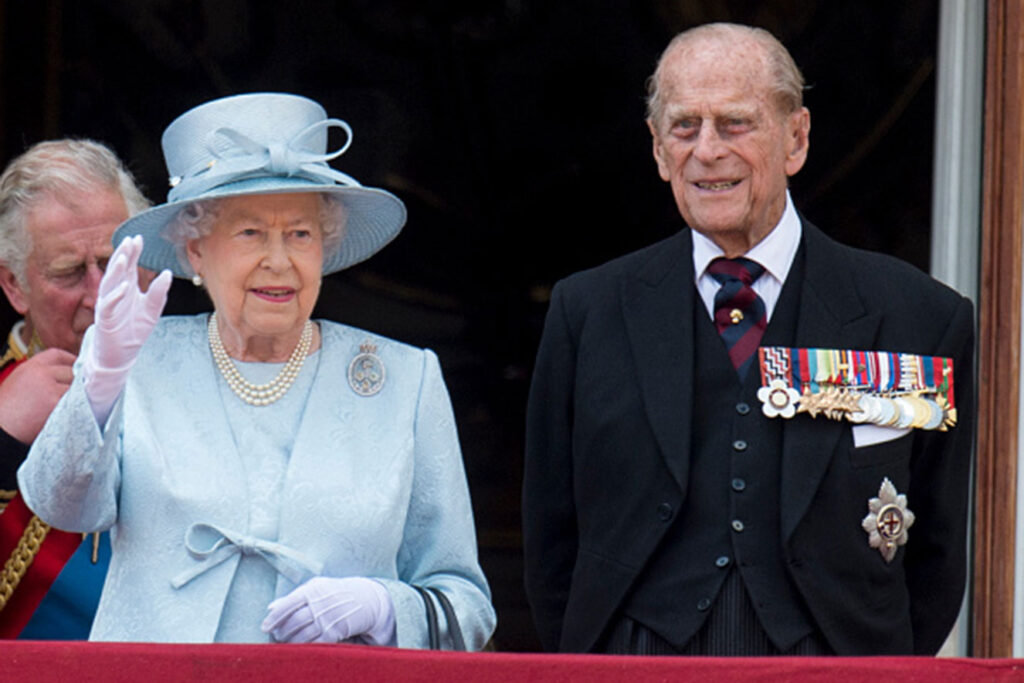 Rainha Elizabeth II, 94 anos, e príncipe Philip, que vai completar 100 anos, serão vacinados contra Covid-19