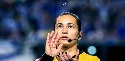 Edna Alves será primeira mulher na história a comandar uma partida em torneios profissionais masculinos da Fifa. Foto - arquivo pessoal