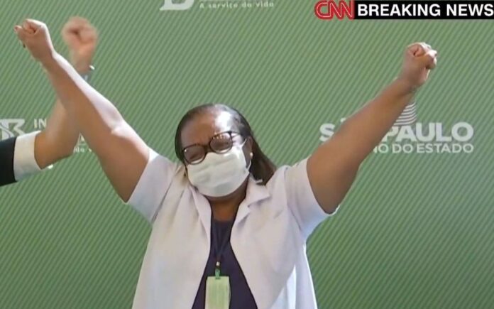 Enfermeira Mônica foi primeira brasileira a receber vacina contra covid; campanha nacional começa na próxima quarta. Foto - Governo de SP