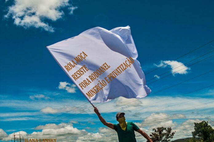 Manifestante em protesto contra retomada da mineração na Serra do Rola Moça. Fotos - Ilana Lansky