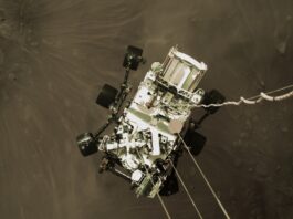 Robô Perseverance poucos segundos antes de tocar o solo do Planeta Marte. Fotos - Nasa