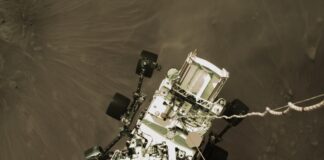 Robô Perseverance poucos segundos antes de tocar o solo do Planeta Marte. Fotos - Nasa