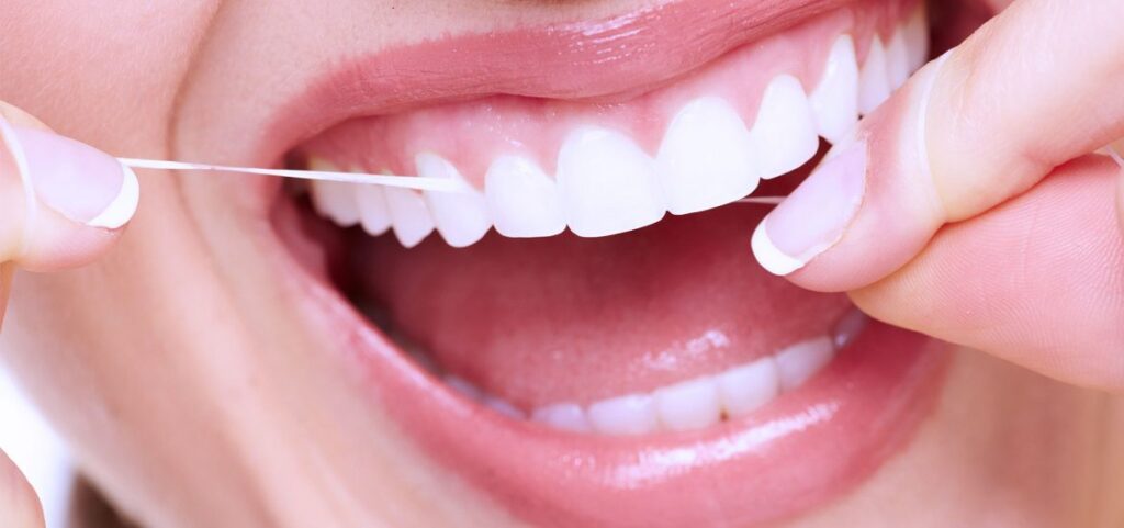 Uso do fio dental é fundamental para a boa saúde bucal