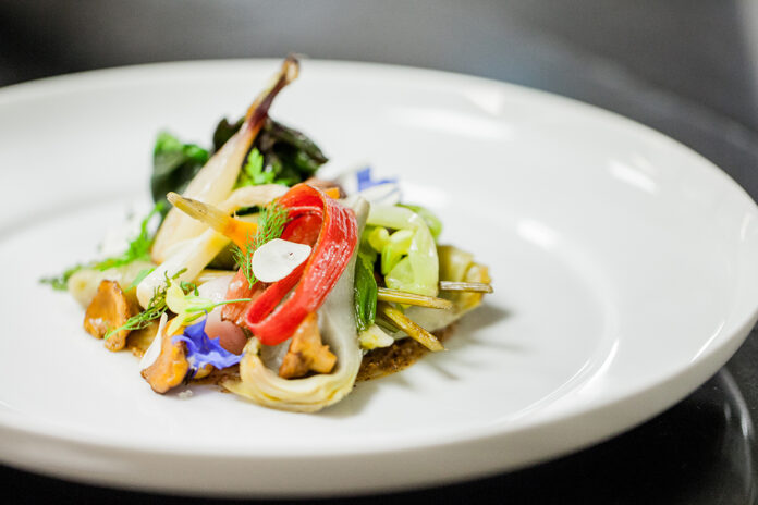 `Prato que o celebrado chef Alain Ducasse serve em seu restaurante Plaza Athénée. em Paris. Foto - redes sociais
