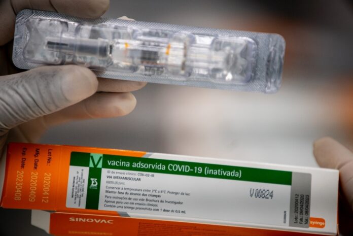 População de Serrana foi vacinada com a chinesa Coronavac, produzida no Brasil pelo Butantan. Foto - Instituto Butantan