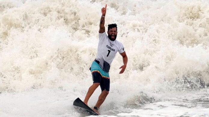 Surfista Ítalo Ferreira conquista o ouro na Olimpíada do Japão. Fotos - redes sociais