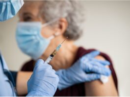 Iodos acima de 70 anos vão receber terceira dose de vacina contra a covid em setembro. Foto - redes sociais