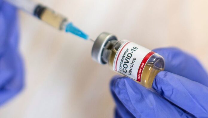 50% dos brasileiros tomaram pelo menos uma dose da vacina contra a Covid-19. Foto - redes sociais