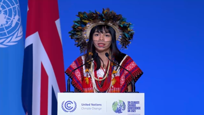 A líder brasileira Txai Suruí defende na COP 26 justiça social para comunidades indígenas. Foto - WWF