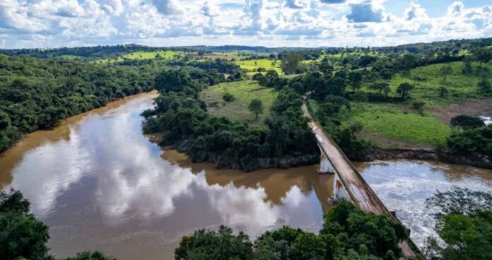 Trecho do Rio Pará, curso d´água que passa nos fundos da casa da família Bicalho. Foto - CBH Rio Pará
