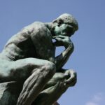 o Pensador, famosa obra do escultor francês Auguste Rodin - Imagem - redes sociais