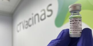 Frasco da SpiN-TEC, que foi testada em voluntários na fase 2 dos estudos clínicos Foto: Virgínia Muniz | CTVacinas