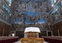 Imagem da majestosa Capela Sistina, onde os cardeais se reúnem para eleger o novo papa. Fotos - Vatican News