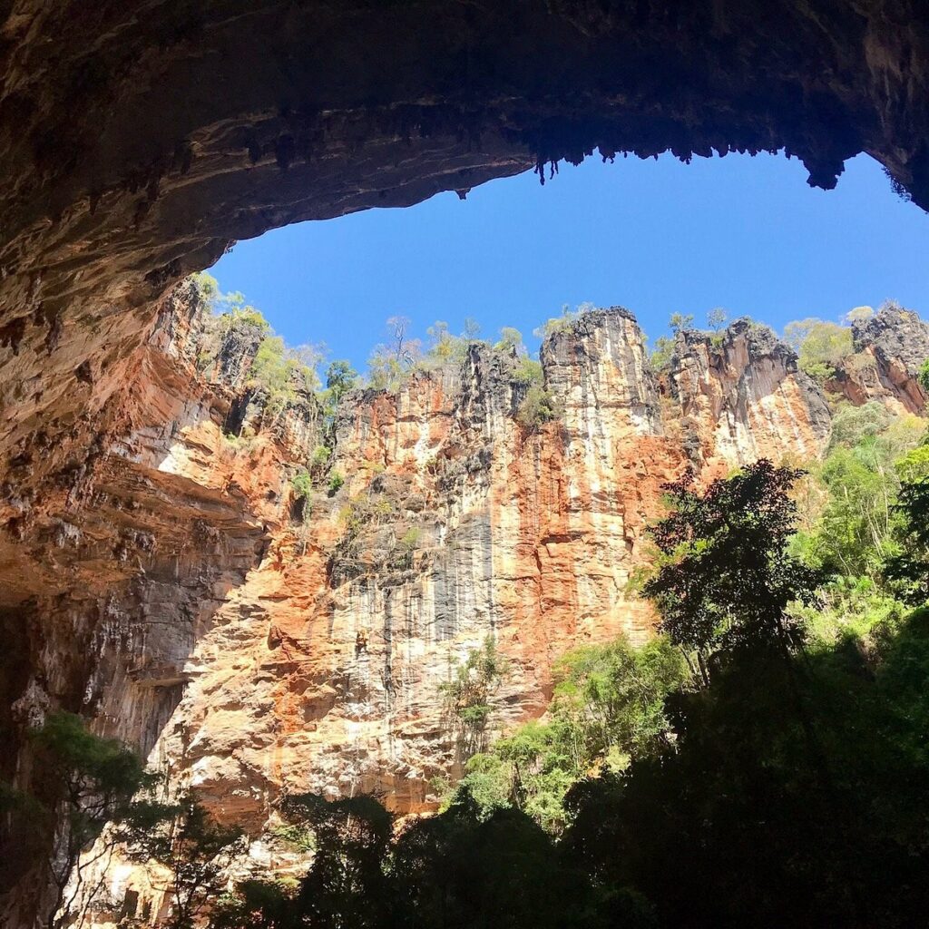 Gruta do Janelão e a Clarabóia do Coração. Foto - ICMBio