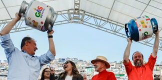 Presidente Lula com a primeira Dama, Janja, e ministros no lançamento do programa Gás do Povo, em Belo Horizonte. Foto - Ricardo Stuckert-Presidência da República