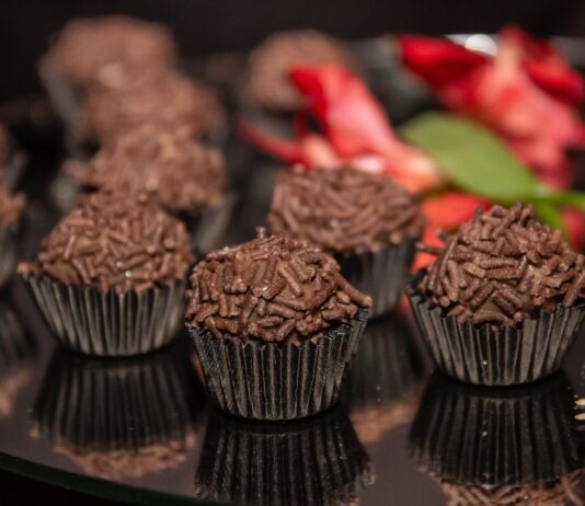 O delicioso brigadeiro, uma paixão nacional. Imagem - Pixabay