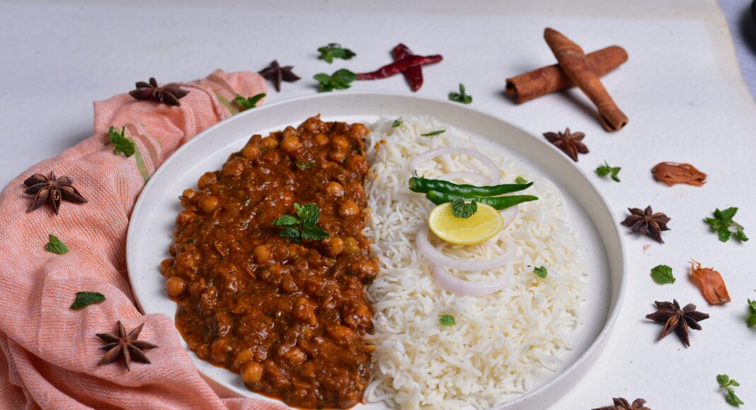 O clássico arroz com feijão é uma das comidas preferidas dos brasileiros. Foto de PRATEEK JAISWAL na Unsplash