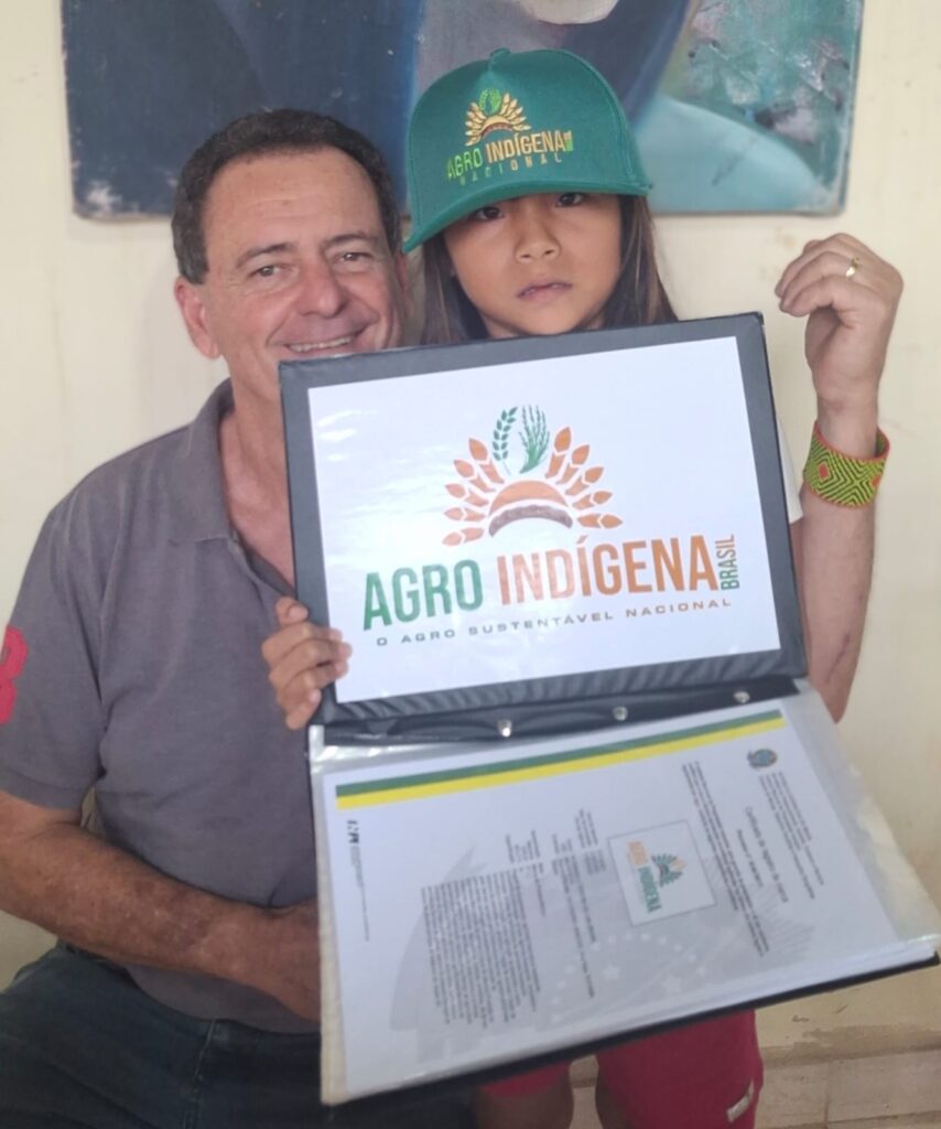 Empresário Rubens Campos e a garota Hadassa, da etnia 