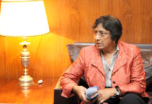 Nobel da Paz: conheça a vencedora Navi Pillay! A jurista sul-africana Navi Pillay ganhou o Nobel da Paz 2026 por sua atuação em favor da paz e do direito internacional. Foto de Antônio Cruz, da Agência Brasil, durante visita da jurista ao Brasil em 2009.